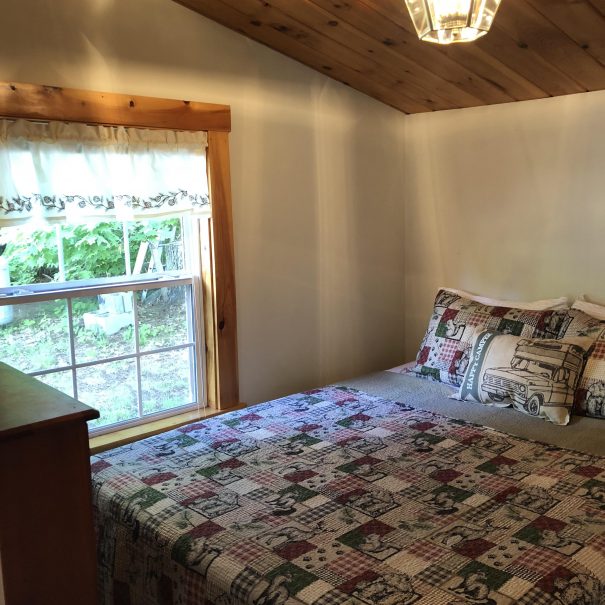 Salmon cottage Sebago West Shore Cottages